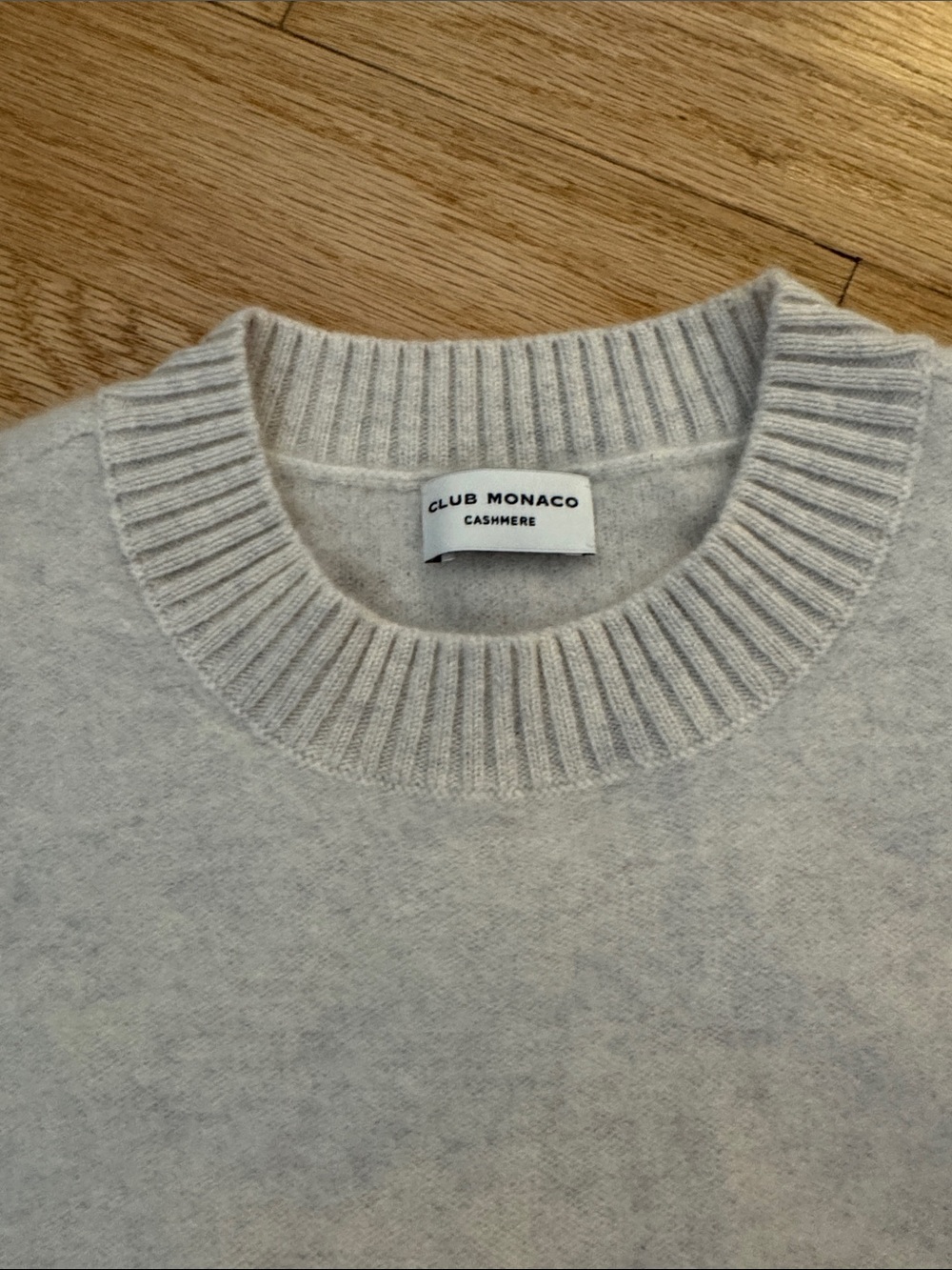 Club Monaco 100% cashmere sweater - Picture 2 of 3